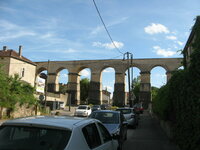 150 Rückblick auf die Ruine des Aquäduct Romain in Jouy aux Arches.JPG