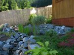 Scuppen linke Seite mit kl. Teich.JPG Scuppen linke Seite mit kl. Teich.JPG